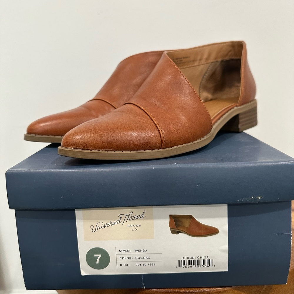 Universal Thread Wenda Cut Out Booties